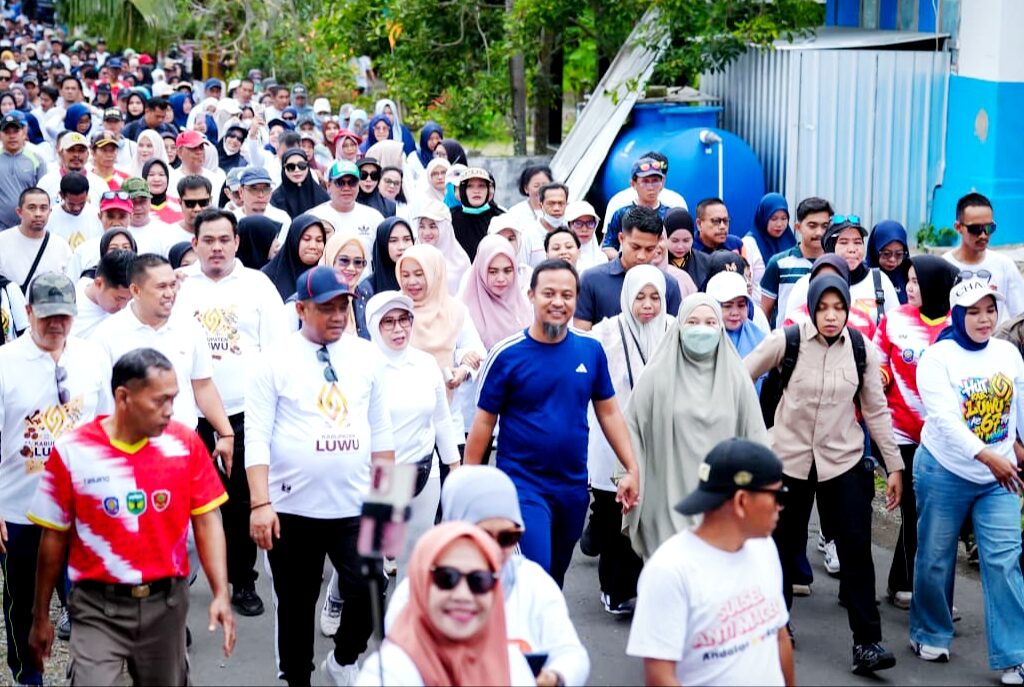 Peringati HUT Luwu, Puluhan Ribu Warga Semarakkan Jalan Sehat Anti Mager Bersama Gubernur Sulsel