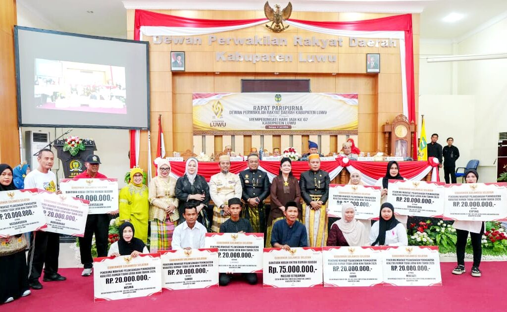 Hari Jadi Kabupaten Luwu ke-67, Gubernur Sulsel Serahkan Bantuan Keuangan Rp10 Miliar Hari Jadi Kabupaten Luwu ke-67, Gubernur Sulsel Serahkan Bantuan Keuangan Rp10 Miliar