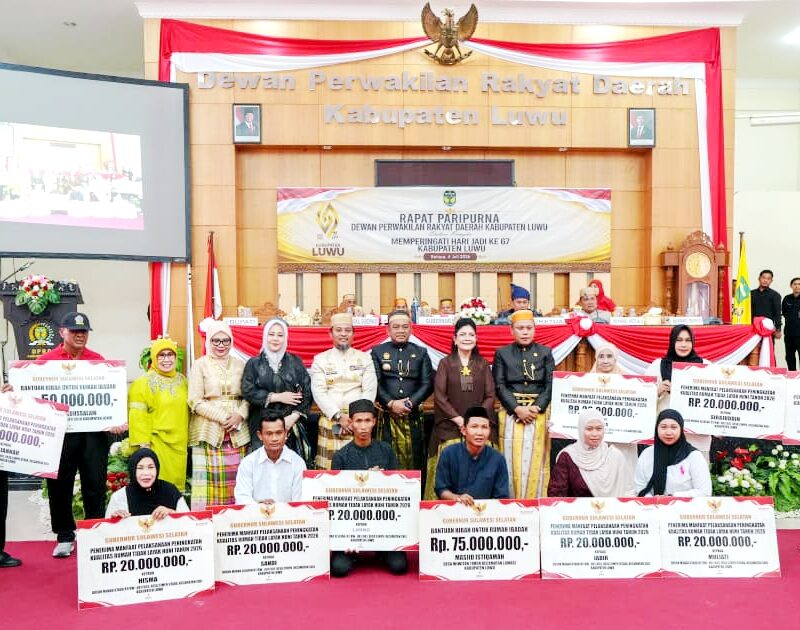 Hari Jadi Kabupaten Luwu ke-67, Gubernur Sulsel Serahkan Bantuan Keuangan Rp10 Miliar Hari Jadi Kabupaten Luwu ke-67, Gubernur Sulsel Serahkan Bantuan Keuangan Rp10 Miliar