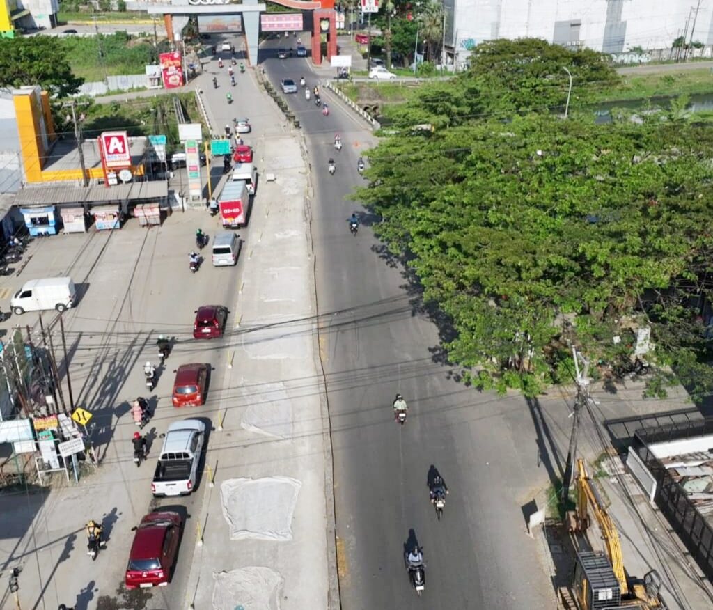 Gubernur Sulsel Buka Bertahap 50 Persen Jalur Ruas Jalan Hertasning–Aroepala Menuju Gowa Gubernur Sulsel Buka Bertahap 50 Persen Jalur Ruas Jalan Hertasning–Aroepala Menuju Gowa