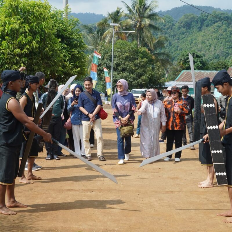 Dari Rasa Syukur Panen, Padungku Rajut Harmoni dan Merawat Tradisi