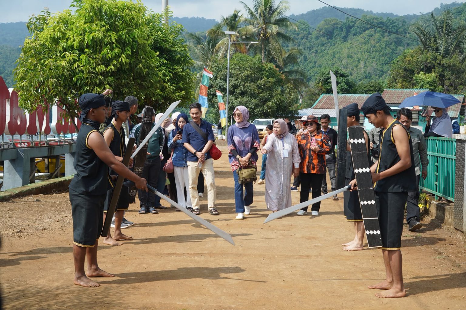 Dari Rasa Syukur Panen, Padungku Rajut Harmoni dan Merawat Tradisi