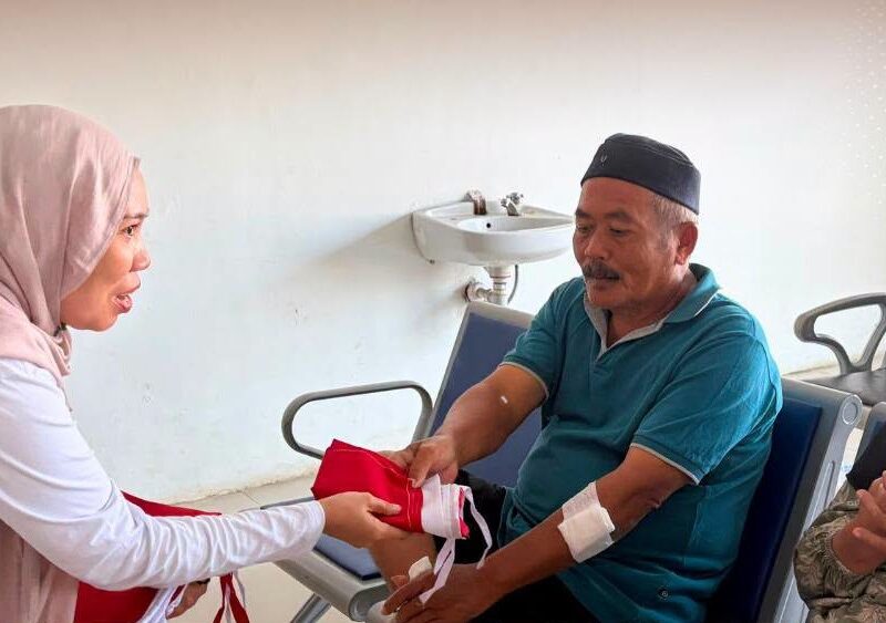 Semarakkan HUT RI ke-81, RSUD I Lagaligo Bagi Bendera Merah Putih