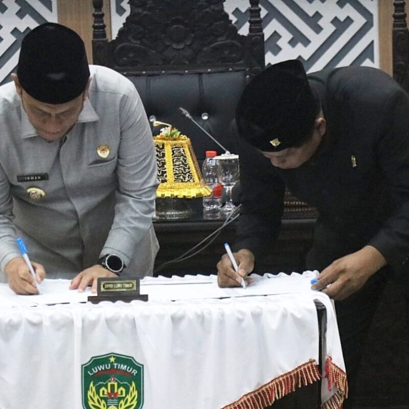 Bupati dan Ketua DPRD Lutim Tandatangani Kesepakatan Perubahan KUA-PPAS 2026 Bupati dan Ketua DPRD Lutim Tandatangani Kesepakatan Perubahan KUA-PPAS 2026