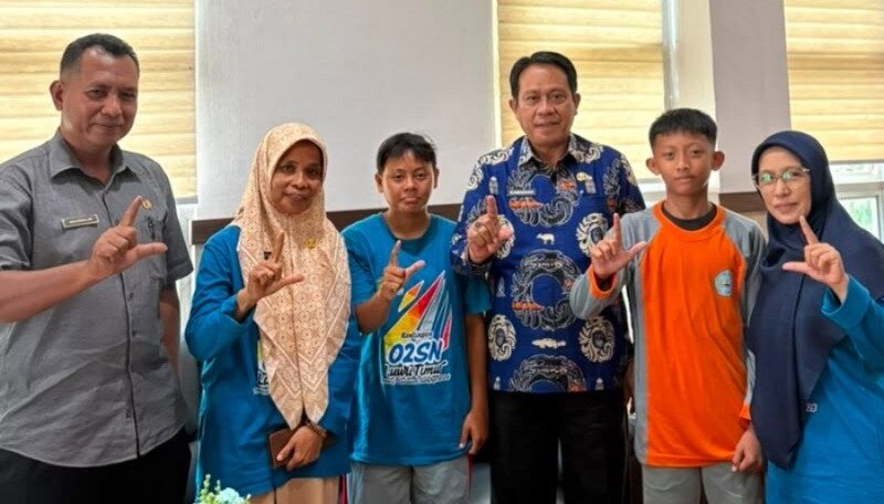 Sekda Beri Motivasi Dua Atlet Lutim yang Mengikuti O2SN Nasional