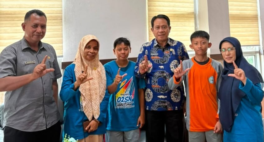 Sekda Beri Motivasi Dua Atlet Lutim yang Mengikuti O2SN Nasional