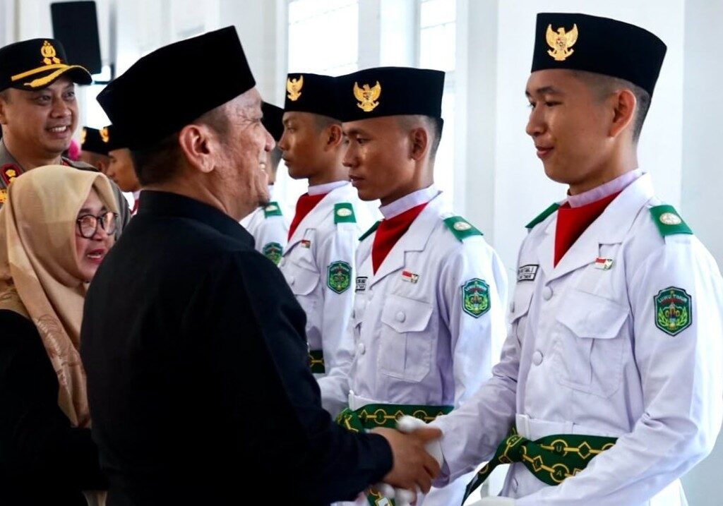 Dikukuhkan Bupati, Paskibraka Lutim Siap Kibarkan Merah Putih di HUT RI ke-81 Dikukuhkan Bupati, Paskibraka Lutim Siap Kibarkan Merah Putih di HUT RI ke-81