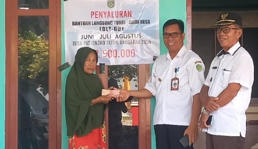 Pemkab Lutim Salurkan BLT-DD kepada 20 KPM di Desa Pattengko