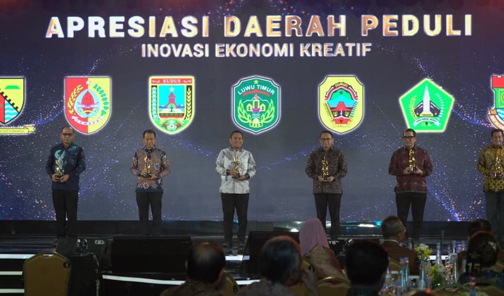 Ibas Bawa Luwu Timur Raih Penghargaan Daerah Peduli Ekonomi Kreatif Kompas TV Ibas Bawa Luwu Timur Raih Penghargaan Daerah Peduli Ekonomi Kreatif Kompas TV