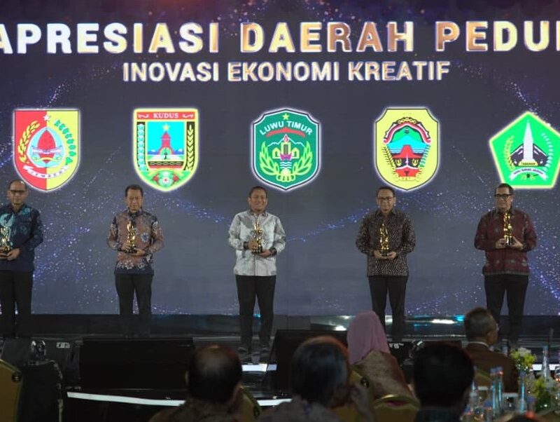 Ibas Bawa Luwu Timur Raih Penghargaan Daerah Peduli Ekonomi Kreatif Kompas TV Ibas Bawa Luwu Timur Raih Penghargaan Daerah Peduli Ekonomi Kreatif Kompas TV