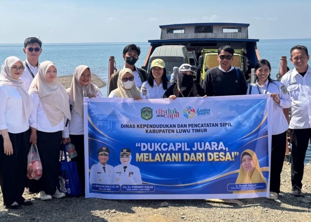 3 Hari Jemput Bola ke Seberang Danau, Dukcapil Lutim Terbitkan 841 Dokumen Kependudukan