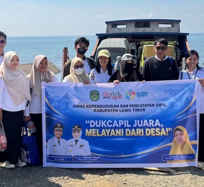 3 Hari Jemput Bola ke Seberang Danau, Dukcapil Lutim Terbitkan 841 Dokumen Kependudukan