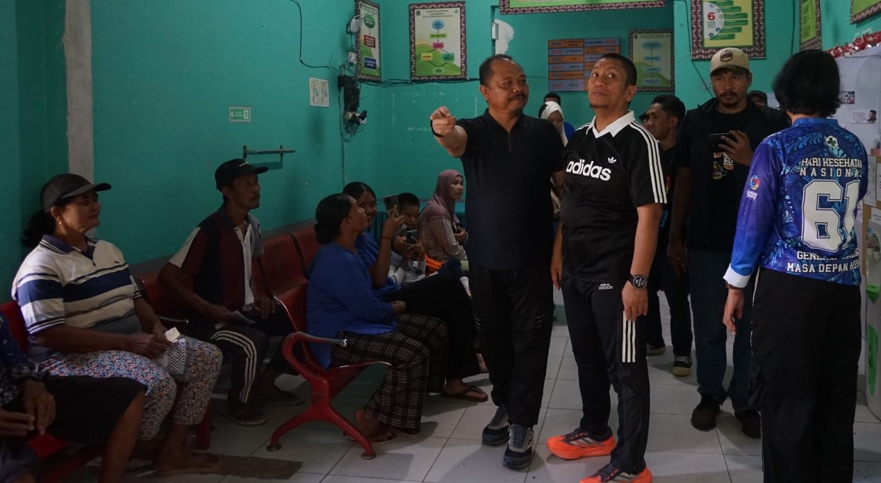 Tinjau Puskesmas Angkona, Bupati Lutim Langsung Respons Keluhan Fasilitas Pelayanan