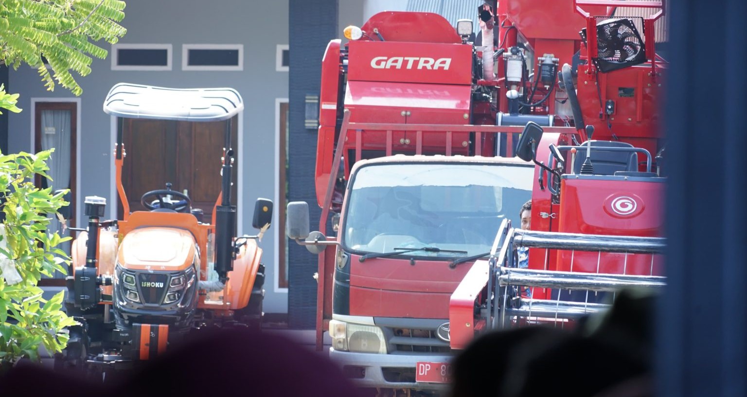 Dorong Produktivitas Petani, Bupati Lutim Serahkan Bantuan Alsintan Rp3,37 Miliar