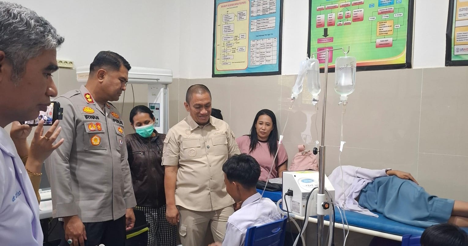 Gerak Cepat Ibas Tinjau Puluhan Siswa SMAN 4 Lutim yang Keracunan