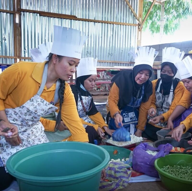 Pekan Expo K-UMKM Sulsel, Guru SD di Sorowako Jadi Koki Dadakan