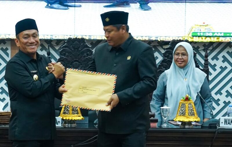 Serahkan Empat Ranperda, Pemkab Lutim Perkuat Landasan Hukum dan Pelayanan Serahkan Empat Ranperda, Pemkab Lutim Perkuat Landasan Hukum dan Pelayanan