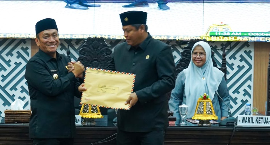 Serahkan Empat Ranperda, Pemkab Lutim Perkuat Landasan Hukum dan Pelayanan