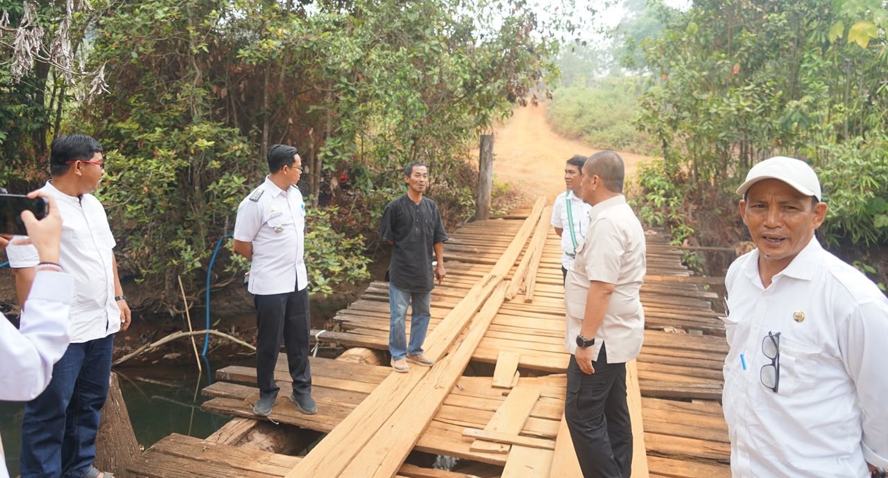 Demi Kelancaran Aktivitas Warga, Bupati Irwan Tinjau Jembatan Loppe dan Jalan Beton